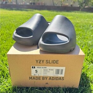 Adidas  Yeezy Slide - Dark Gray